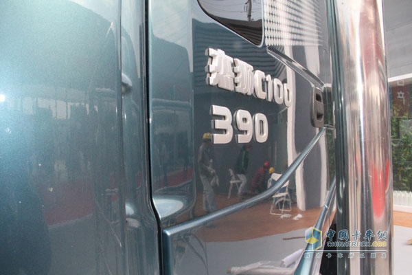 紅巖 杰獅C100暢途版 390馬力 6X4 牽引車 390馬力