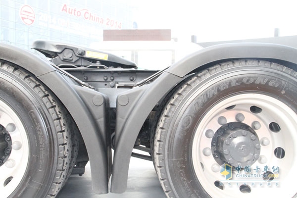 紅巖 杰獅C100暢途版 390馬力 6X4 牽引車 輪胎