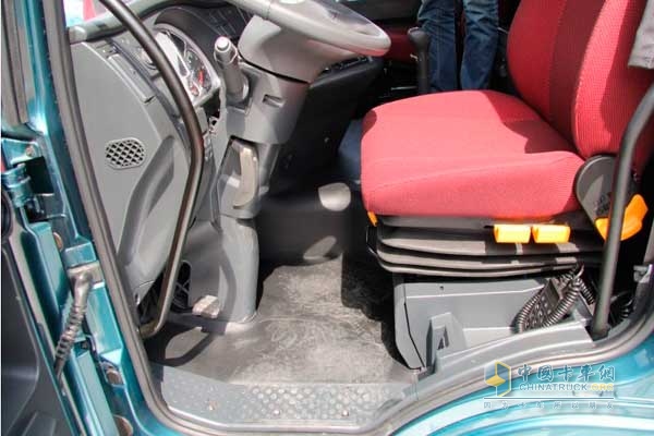 紅巖 杰獅C100暢途版 390馬力 6X4 牽引車 空氣座椅