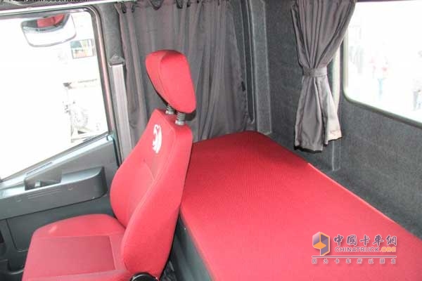 紅巖 杰獅C100暢途版 390馬力 6X4 牽引車 臥鋪