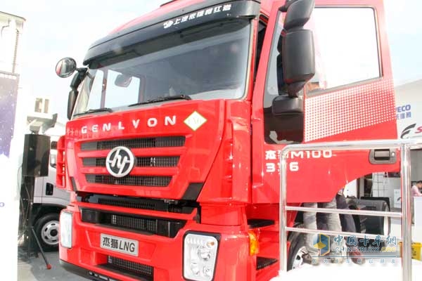 紅巖 杰獅M100 336馬力 6X2 LNG牽引車 外飾