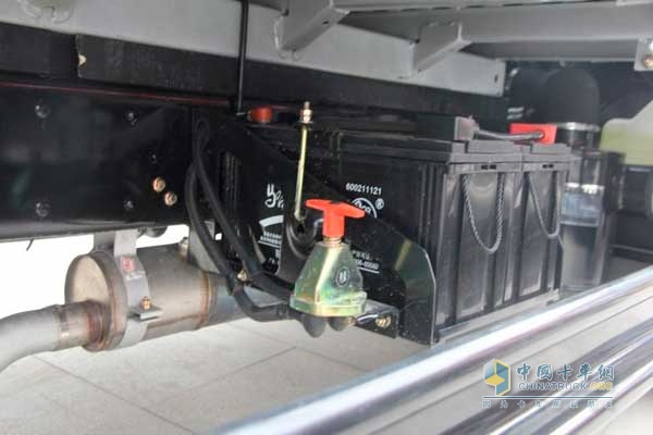 五征汽車 奧馳A3載貨車 電源箱