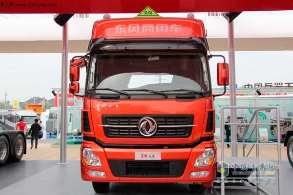 東風(fēng) 天龍重卡 350馬力 4X2 危化品運(yùn)輸牽引車(DFL4181A8) 正臉