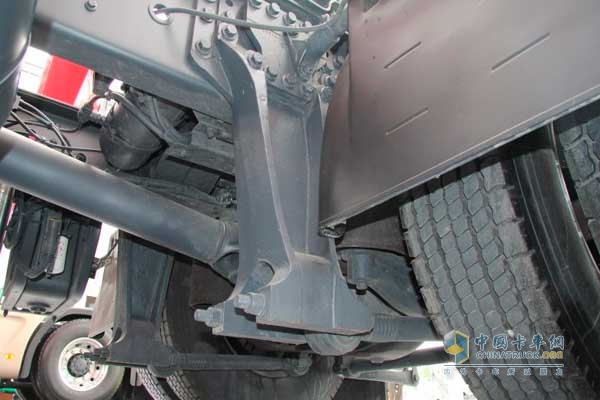 東風(fēng) 天龍重卡 350馬力 4X2 ?；愤\(yùn)輸牽引車(DFL4181A8) 穩(wěn)定桿