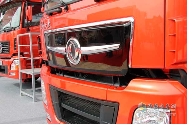 東風(fēng)天龍準(zhǔn)重載 315馬力 6×2 牽引車