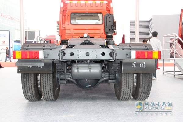 東風(fēng)天龍準(zhǔn)重載 315馬力 6×2 牽引車 后視圖