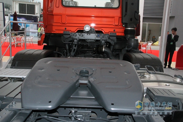 東風(fēng)天龍準(zhǔn)重載 315馬力 6×2 牽引車 