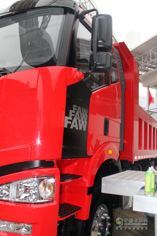 解放 J6P重卡 350馬力 6X4 LNG自卸車 側(cè)視圖