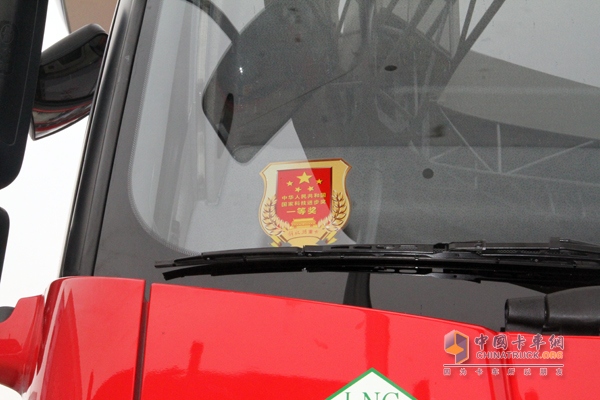 解放 J6P重卡 350馬力 6X4 LNG自卸車 榮譽