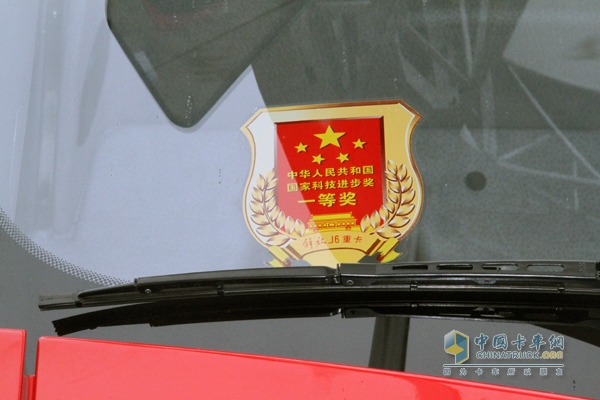 解放 J6P重卡 350馬力 6X4 LNG自卸車 榮譽
