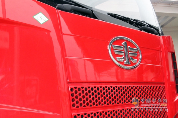 解放 J6P重卡 350馬力 6X4 LNG自卸車 LOGO