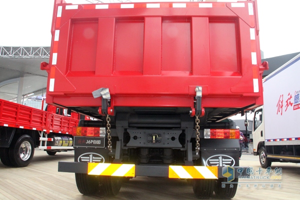 解放 J6P重卡 350馬力 6X4 LNG自卸車 后視