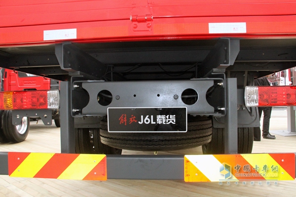 解放 J6L中卡 180馬力 4X2 LNG載貨車 后視圖
