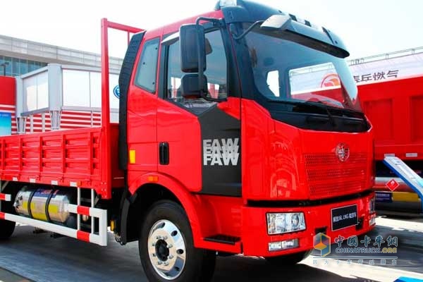 解放 J6L中卡 180馬力 4X2 LNG載貨車