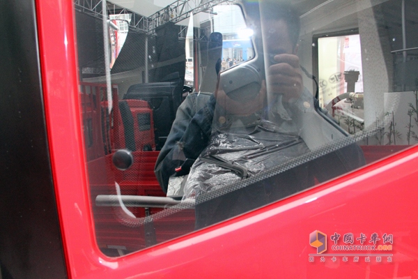 解放 J6L中卡 180馬力 4X2 LNG載貨車 