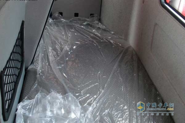 一汽解放 J6L4×2壓縮式垃圾車底盤 臥鋪