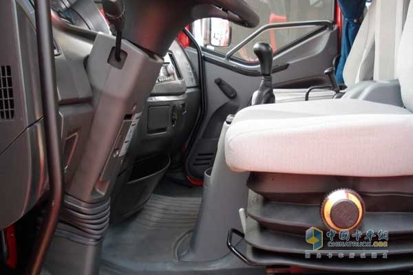 一汽解放 J6L4×2壓縮式垃圾車底盤 座椅