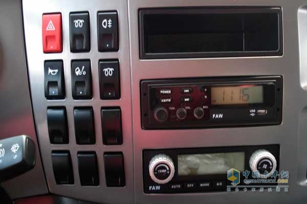一汽解放 J6L4×2壓縮式垃圾車底盤 控制按鈕 