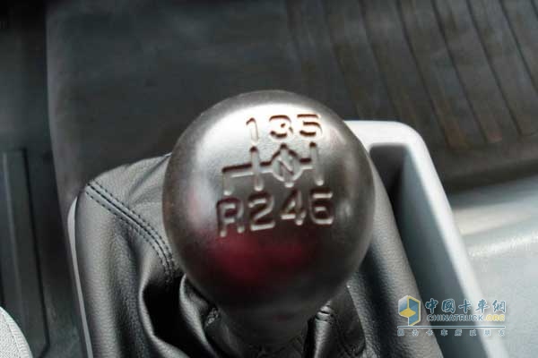 一汽解放 J6L4×2壓縮式垃圾車底盤 檔位