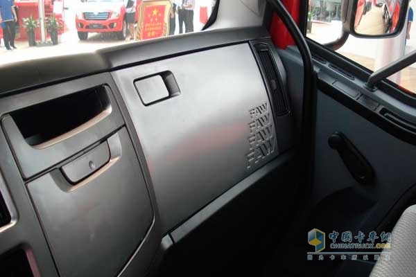 一汽解放 J6L4×2壓縮式垃圾車底盤 