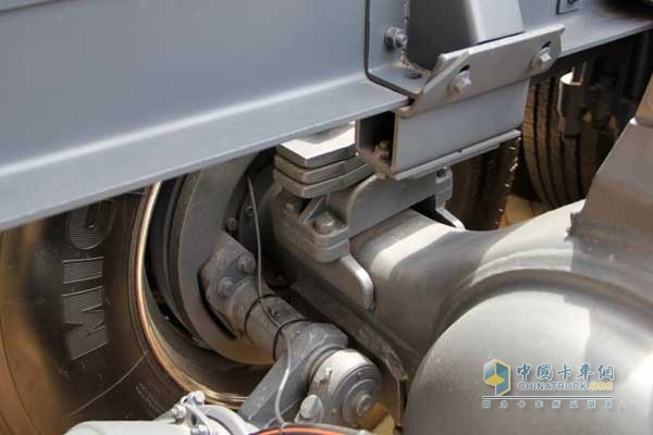 一汽解放 JH06重卡 370馬力 6X4 牽引車 盤式制動器
