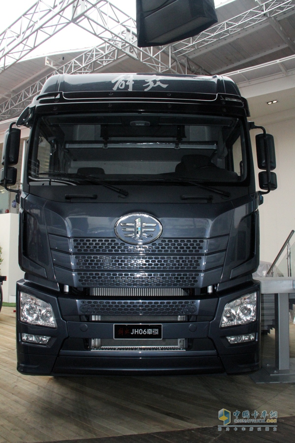 IMG_一汽解放 JH06重卡 370馬力 6X4 牽引車