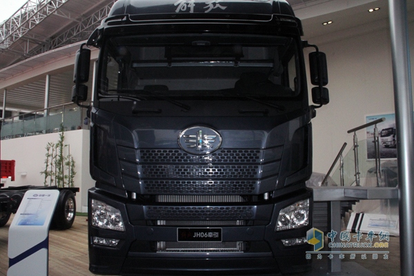一汽解放 JH06重卡 370馬力 6X4 牽引車
