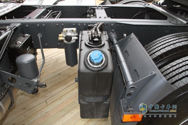 一汽解放 JH06重卡 370馬力 6X4 牽引車