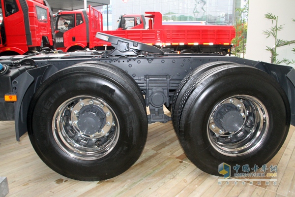 一汽解放 JH06重卡 370馬力 6X4 牽引車 輪胎