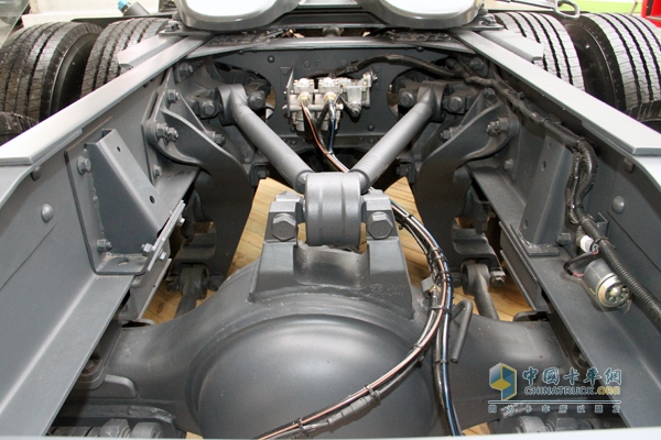 一汽解放 JH06重卡 370馬力 6X4 牽引車 V型推力桿
