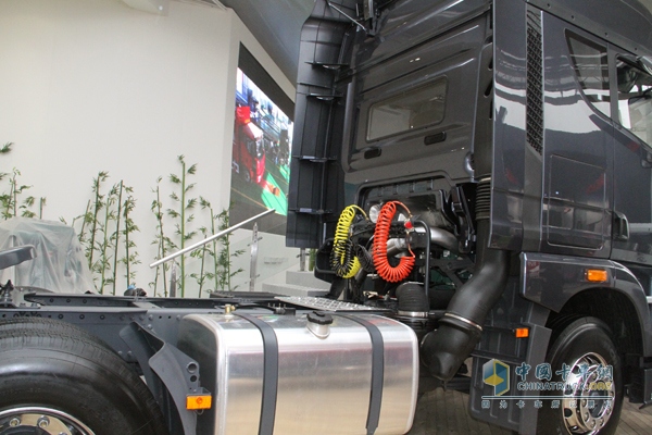 一汽解放 JH06重卡 370馬力 6X4 牽引車 雙油箱