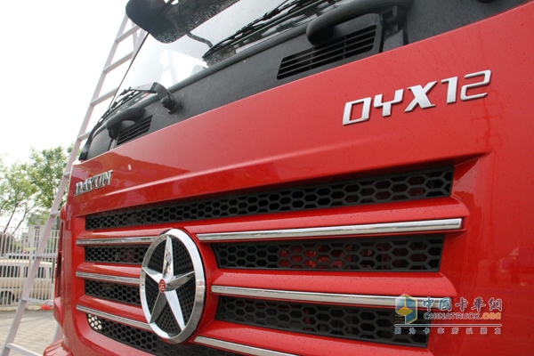 大運 N9重卡 430馬力 6X4 牽引車 標(biāo)識