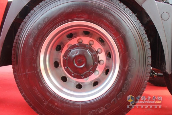 大運 N9重卡 430馬力 6X4 牽引車 輪胎