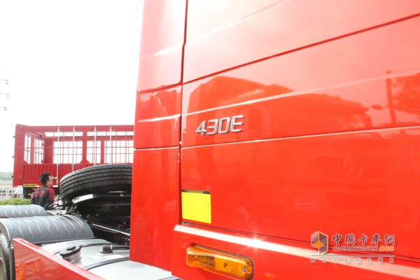 大運 N9重卡 430馬力 6X4 牽引車