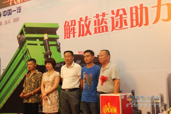 現(xiàn)場獲獎(jiǎng)用戶合影