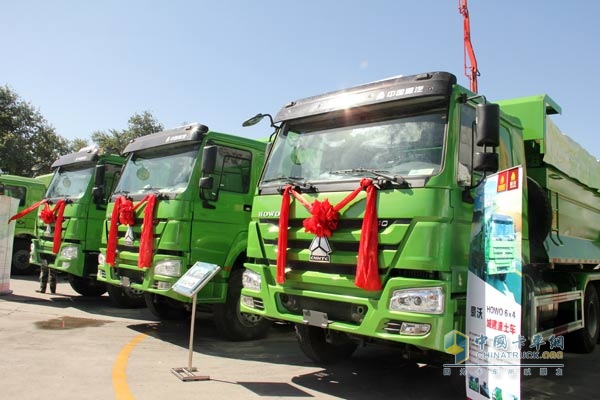 中國(guó)重汽HOWO新型城市渣運(yùn)車(chē)