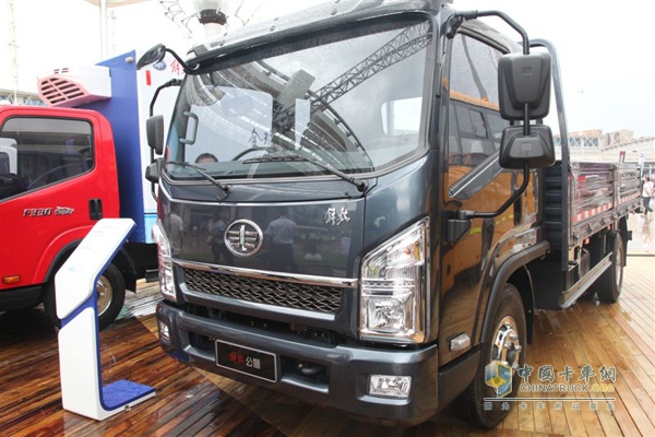2014長(zhǎng)春車(chē)展解放公獅魅力亮相