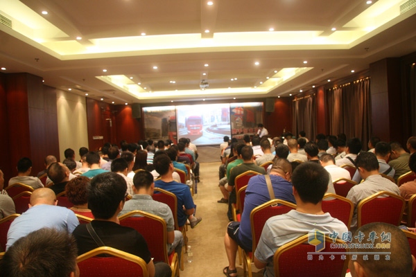 2014年7月11日，"北奔新體驗(yàn)攜手創(chuàng)未來"2014年北奔V3M新品推薦會(huì)在重慶舉行，北奔重型汽車集團(tuán)有限公司副總經(jīng)理汪寶營(yíng)，總經(jīng)理助理傅健及來自重慶地區(qū)近150名經(jīng)銷商和用戶齊聚一堂