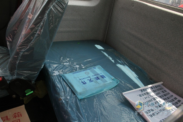 一汽解放安捷重卡6×2長(zhǎng)頭牽引車(chē)