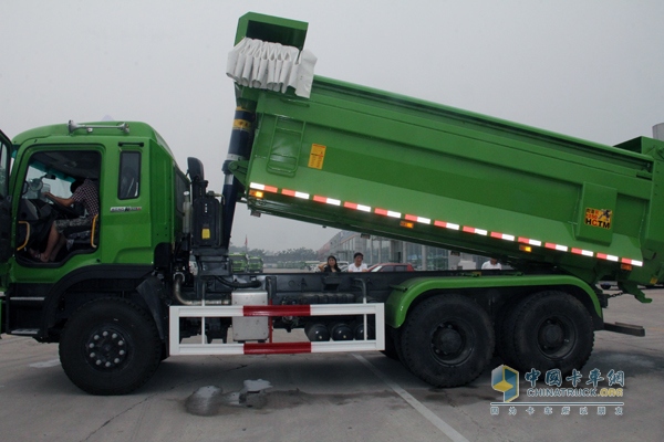 江淮格爾發(fā)新型智能渣土車
