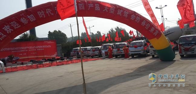 守護(hù)藍(lán)天 時(shí)代汽車國四產(chǎn)品閃耀濟(jì)南