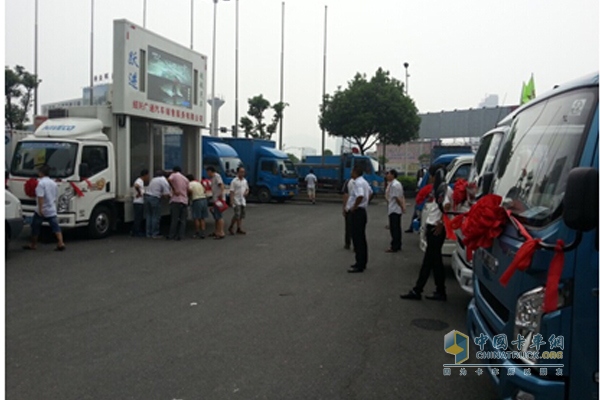 超越C300舞臺宣傳車是強大的宣傳利器