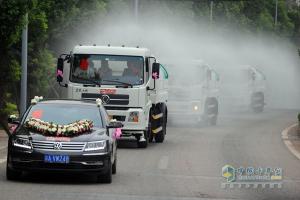 12輛東風(fēng)環(huán)衛(wèi)車迎親車隊(duì) 開(kāi)啟一場(chǎng)浪漫的婚禮 