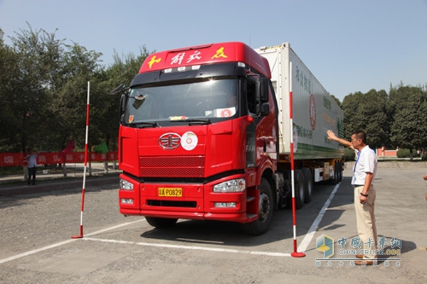 首屆國(guó)際卡車集結(jié)賽比賽中