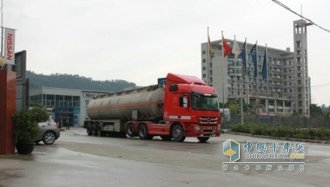 ?；愤\輸車