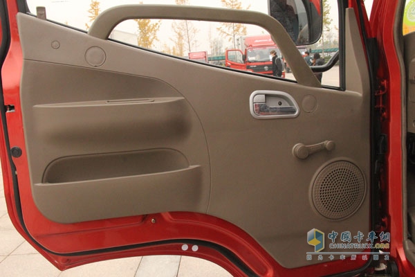 福田奧鈴CTX 118馬力4×2廂式載貨車(chē)（BJ5049XXY-BF）