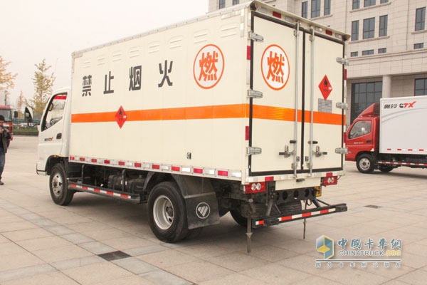 福田奧鈴CTX 141馬力4×2危險(xiǎn)品運(yùn)輸車（BJ5049XRQ-FA）