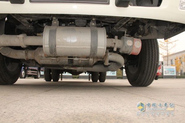 福田奧鈴CTX 141馬力4×2危險(xiǎn)品運(yùn)輸車（BJ5049XRQ-FA）