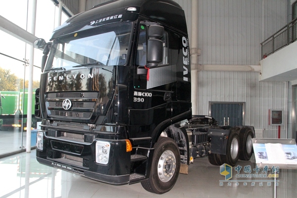 上汽依維柯紅巖 杰獅C100 480馬力6X4牽引車
