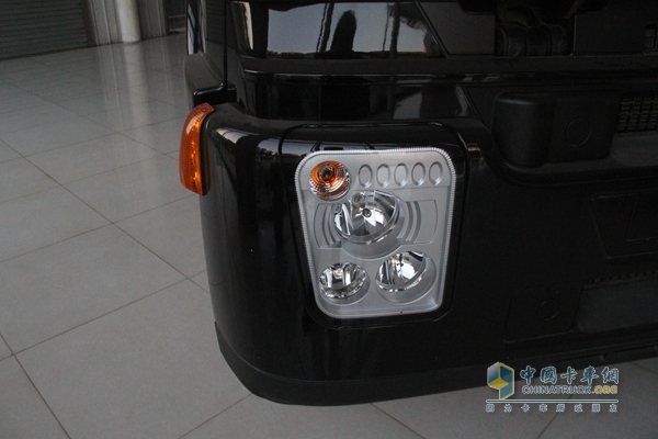 上汽依維柯紅巖 杰獅C100 480馬力6X4牽引車